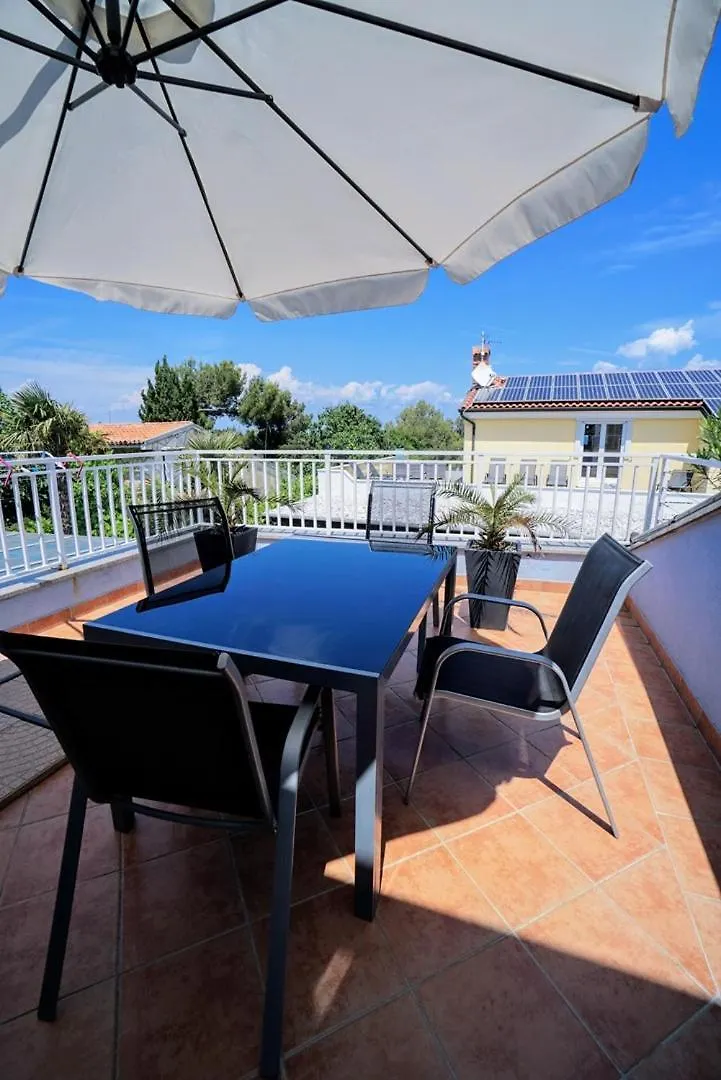 Apartments Kristijana Crveni Vrh 3*,  Croácia